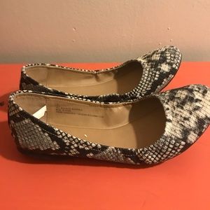 Black and white snakeskin flats